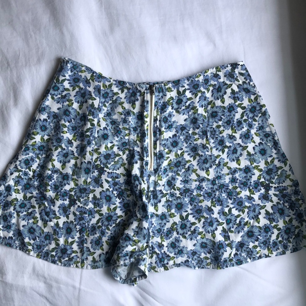 Shorts - Picture 3 of 3